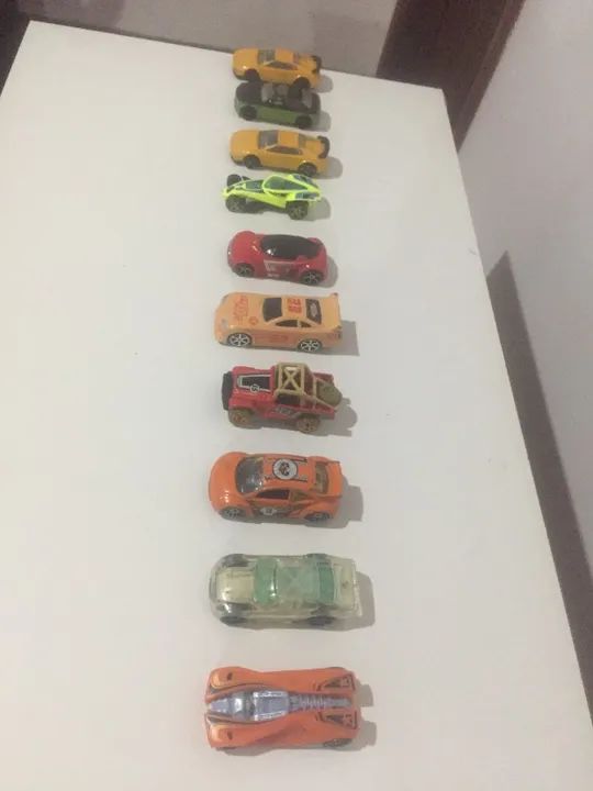 10 carrinhos de metal , lindos !!! Vendo separado também !!!