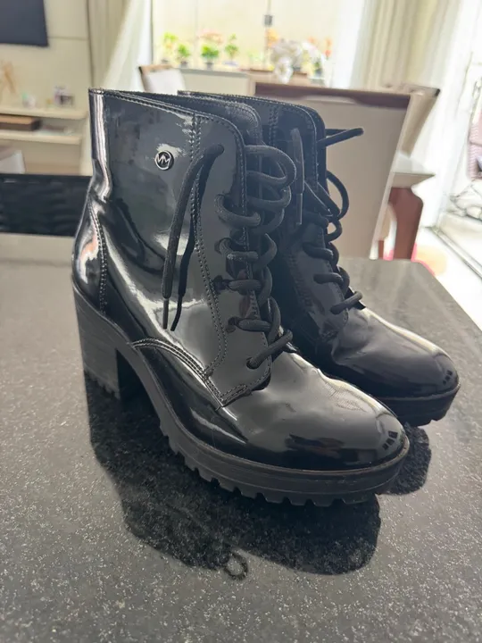 Bota em ótimo estado