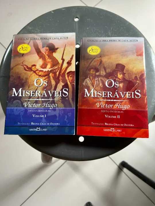 Livros Os Miseráveis - Victor Hugo (Volume I e II - Martin Claret de Bolso).