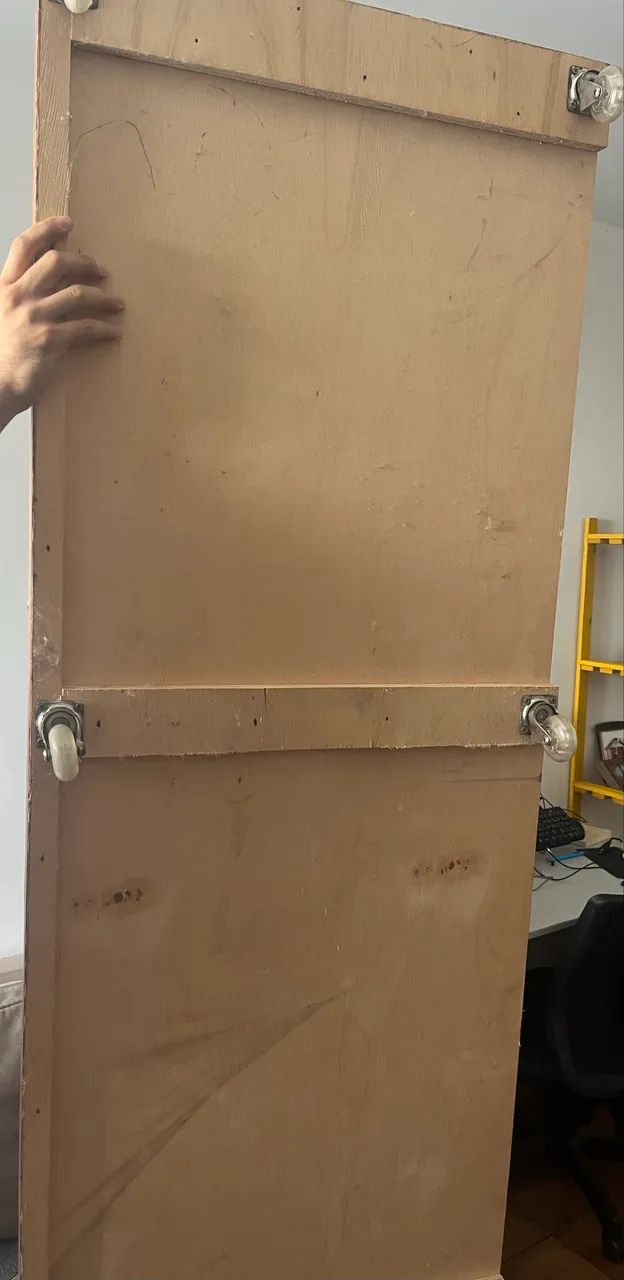 Prateleira e itens de madeira64960479307521123