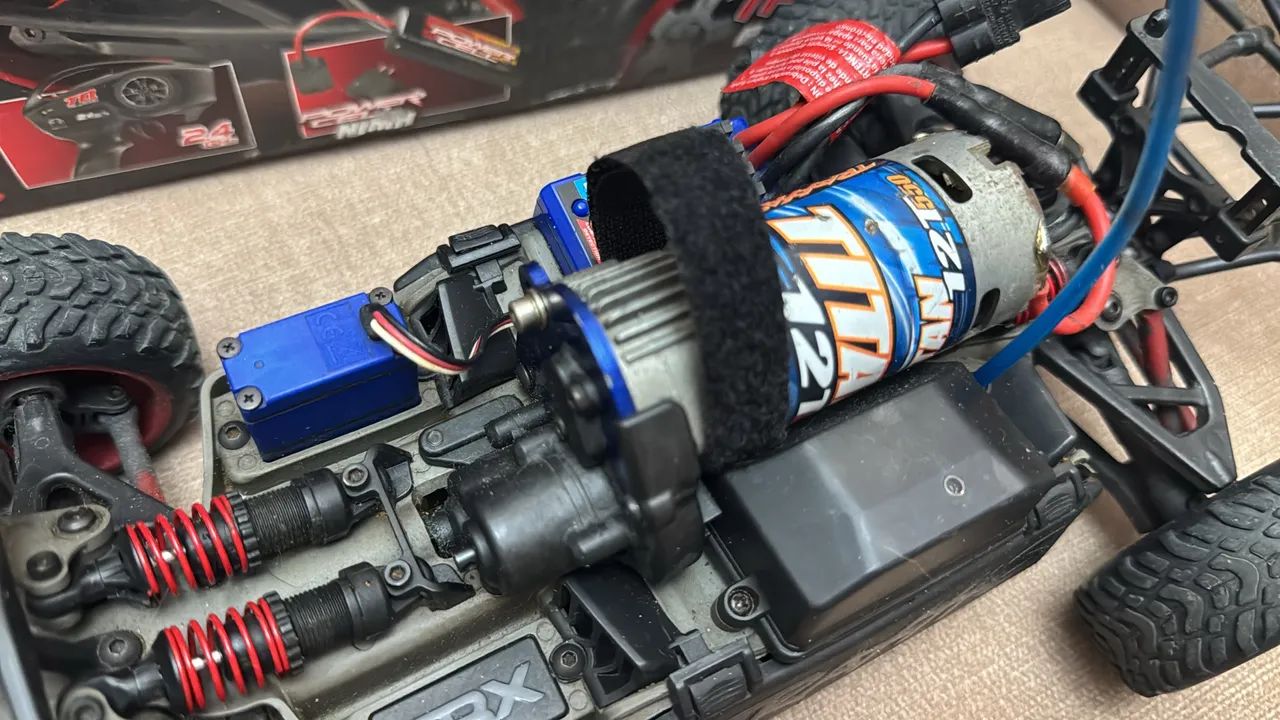 Traxxas Slash 1/16 impecável  - Foto 3