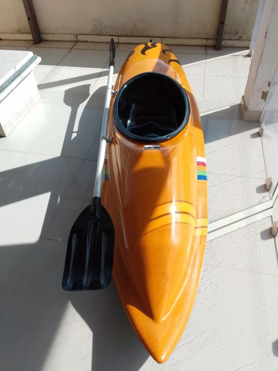 Caiaque Laranja com Remo - Ideal para Aventura!