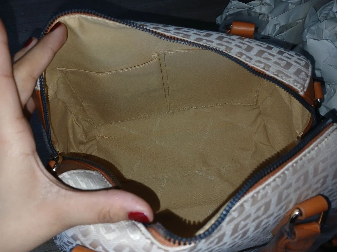 Bolsa Tiracolo Colcci logomarca Begé - Foto 4