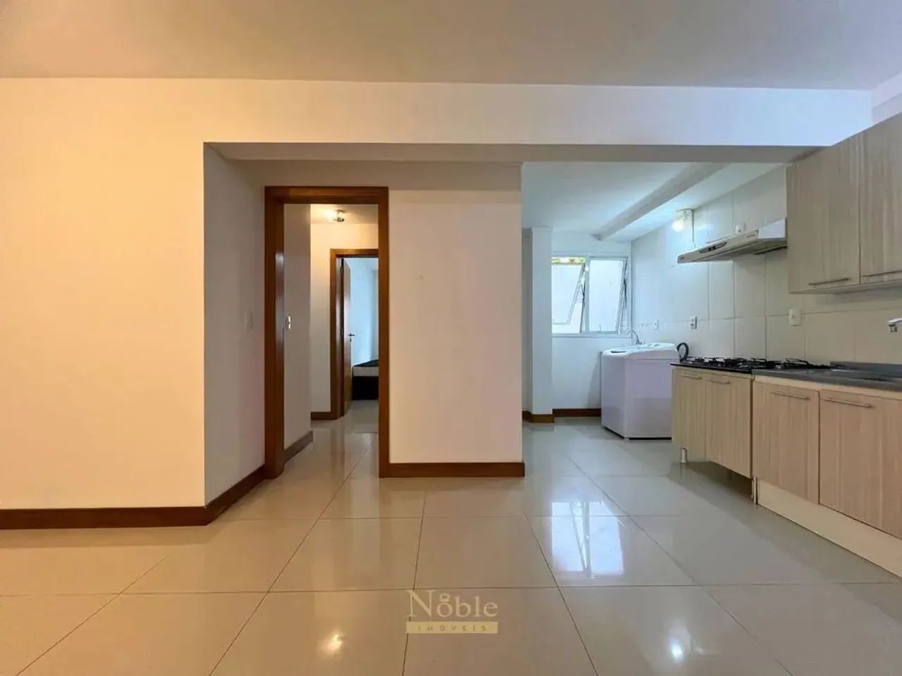 Apartamento de 3 dormitórios, semimobiliado, na quadra do mar, com 2 vagas em Torres. - Foto 3