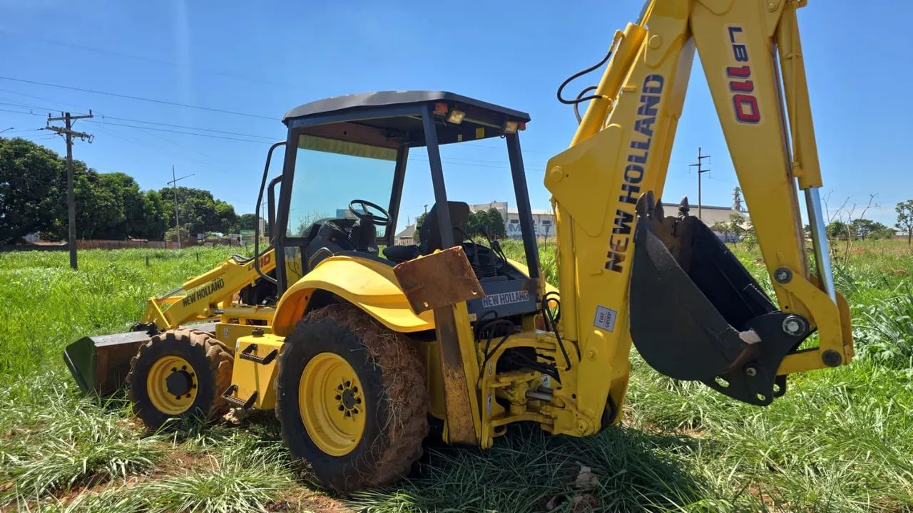Retroescavadeira New Holland 2012 4x4 LB110 - Foto 5