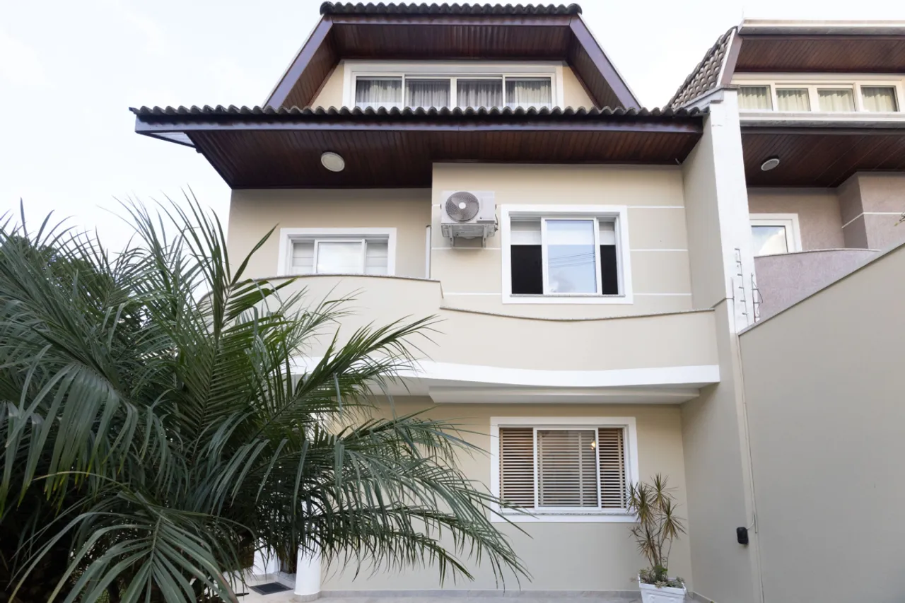 Sobrado em SANTA FELICIDADE com 235,61 m²