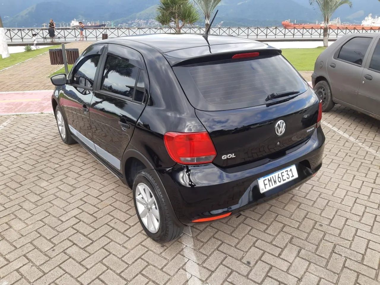 Volkswagen Gol Track 1.0 Mi total flex 8v 4 P ano 2014 - Foto 4