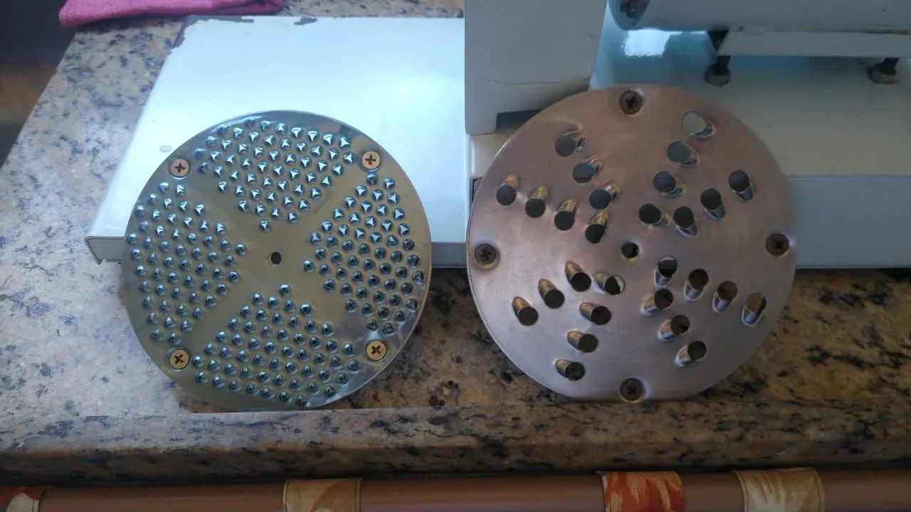 Ralador de côco e queijo, elétrico, industrial, ( 110v ) usado, da marca ARBEL RLD 150 - Foto 5