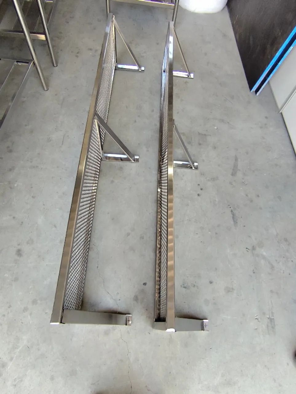 Prateleira suspensa gradeada 1,90m - Fabricada em aço inox