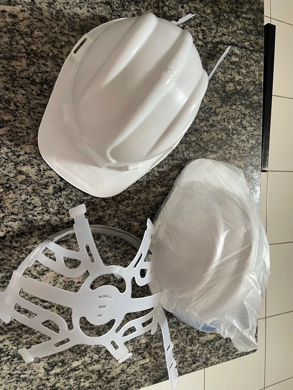 2 Capacetes com Aba Frontal e Jugular  - Foto 4