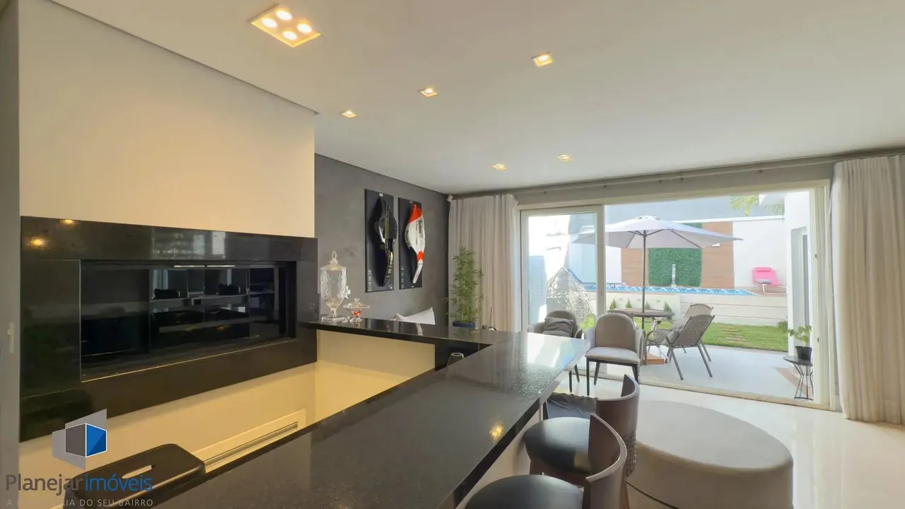 Casa para Comprar com 4 dormitórios, 386 m² - Chácara das Pedras - Porto Alegre