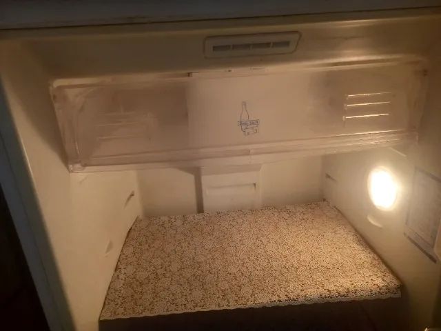 Geladeira Continental branca, em ótimo estado, mas estava gelando só em cima. - Foto 5
