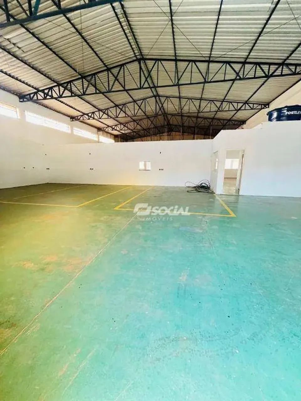 Amplo Galpão comercial recém reformado para locação com estacionamento privativo e pátio d - Foto 10