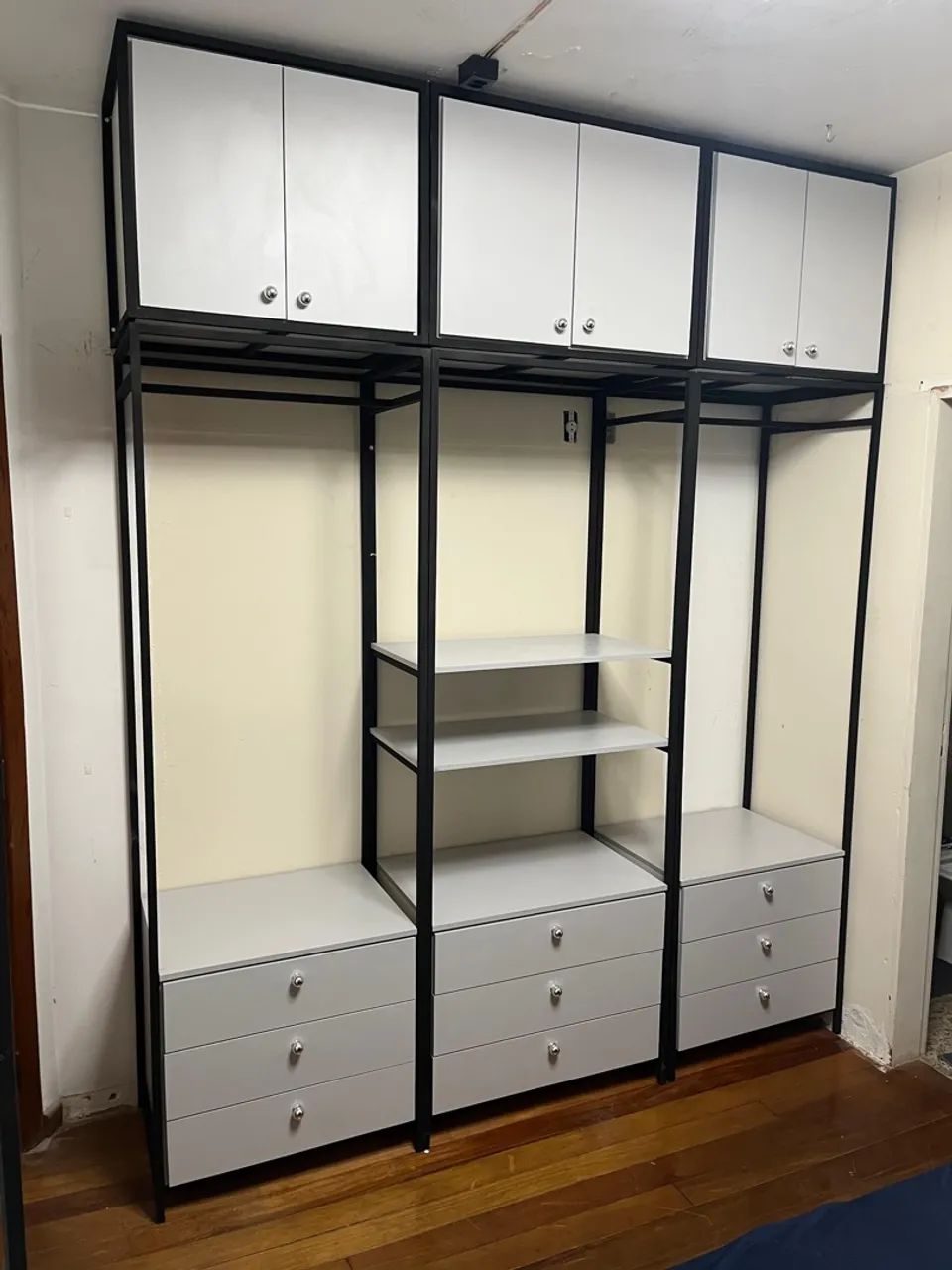 Guarda-Roupa moderno com design elegante - Foto 2