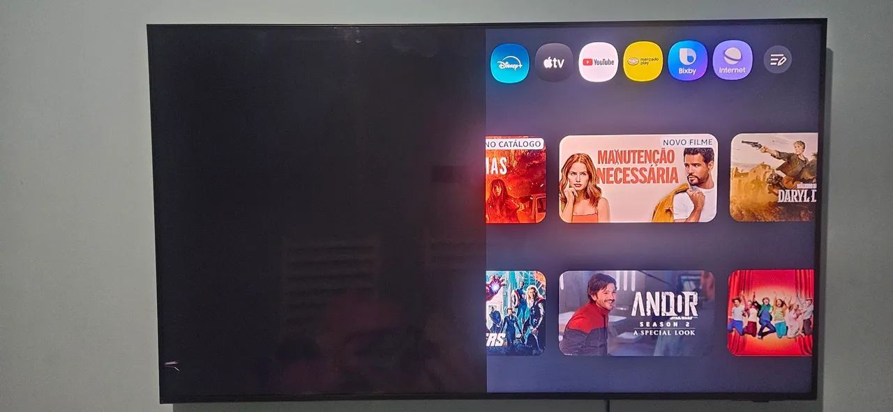 Smart tv Samsung Vision AI 55Q7f com tela trincada para retirada de peças. 