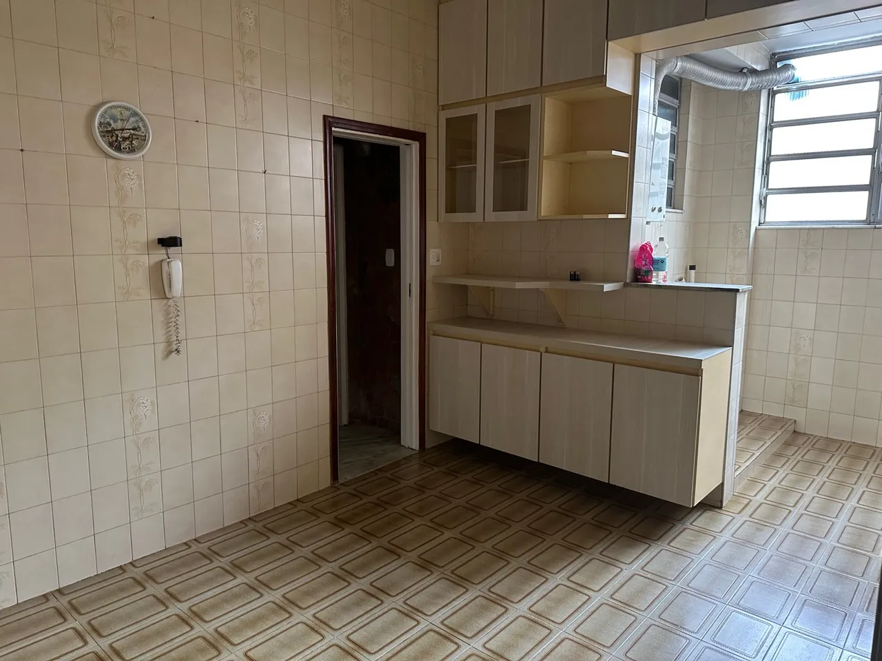 Alugo 3 quartos + quarto empregada