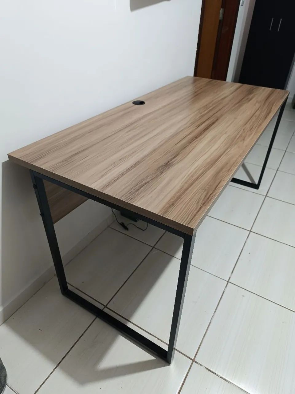 Escrivaninha Industrial Nova c/ Recuo p/ Suporte Articulado 1.50m x 70cm - Entrego Montada
