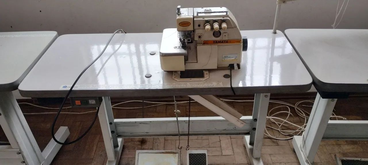 Máquina de Costura Overlock Yamata FY33