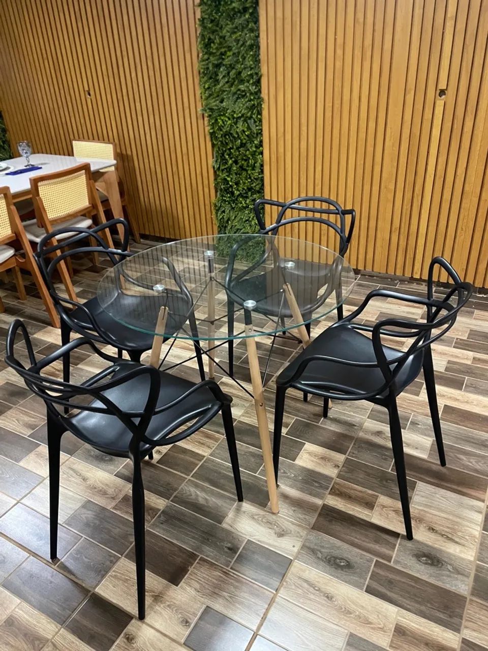 Mesas Eames tampo de vidro + 4 cadeiras pronto entrega  - Foto 3