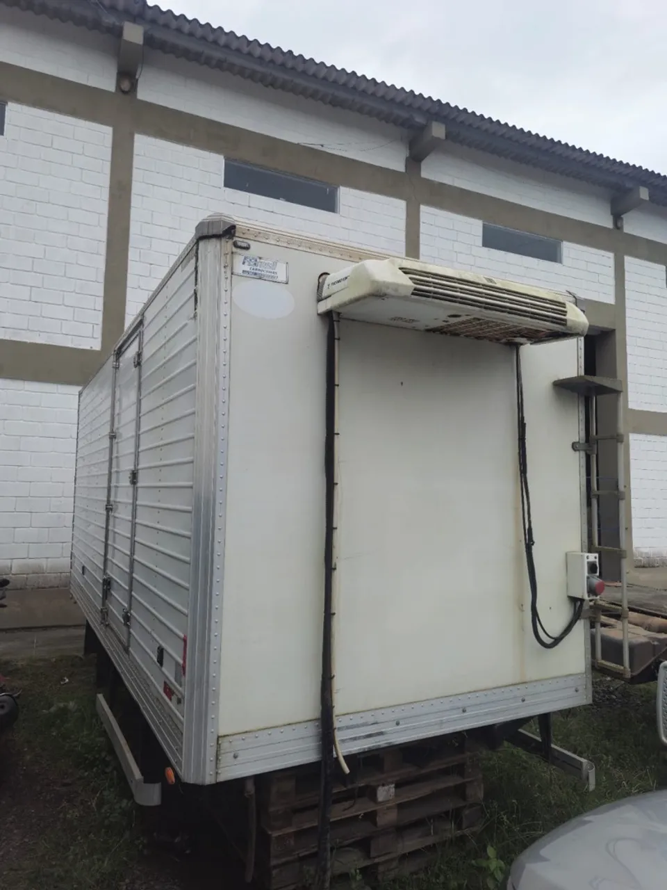 BAÚ REFRIGERADO FIBRASIL 2015 / Máquina ThermoKing acoplada