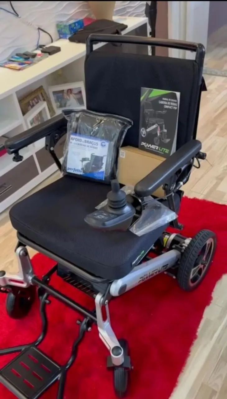 Cadeira de rodas motorizada nova