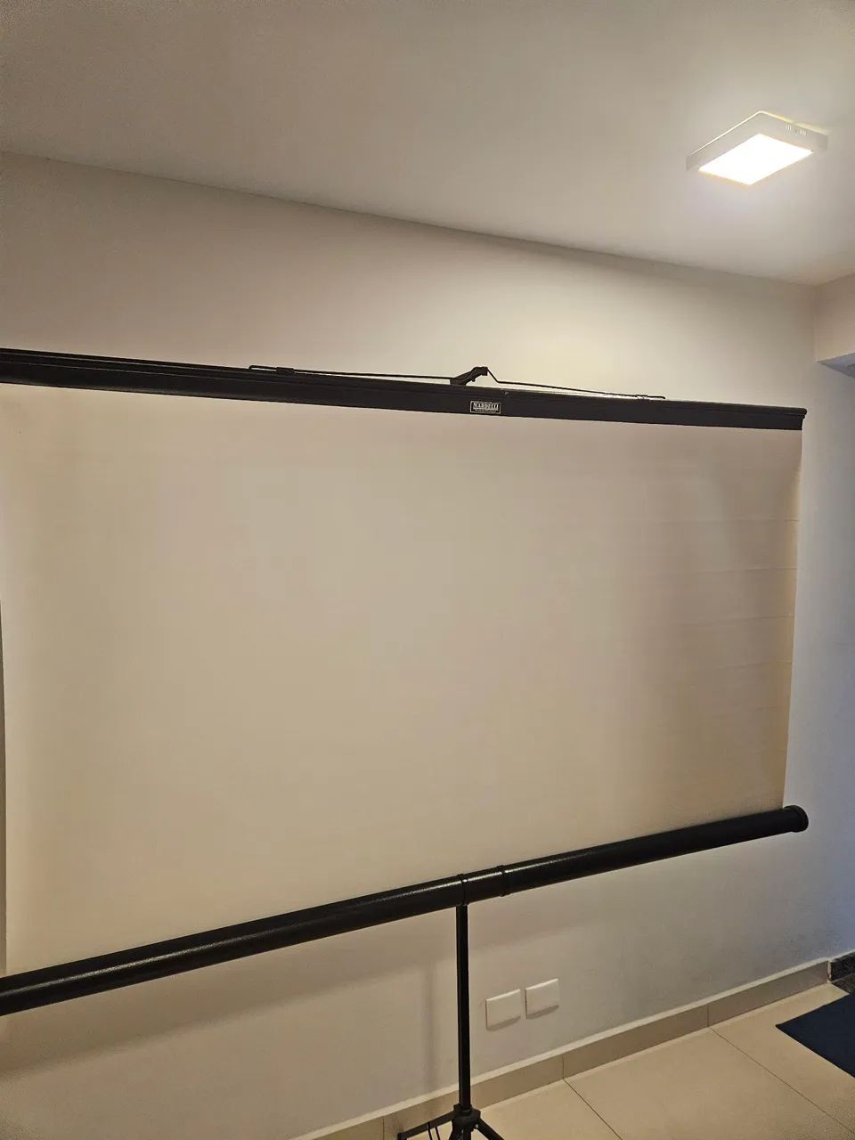 Projetor Betec BT725 e Tela de projeção com tripé  - Foto 3