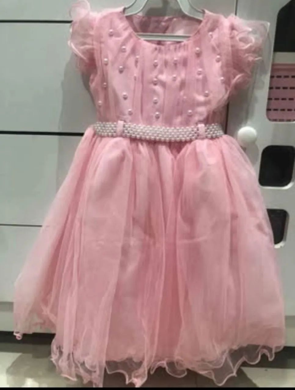 Vestido de Princesa Rosa com Perolas, sapatinho de princesa com salto e tiara coroa