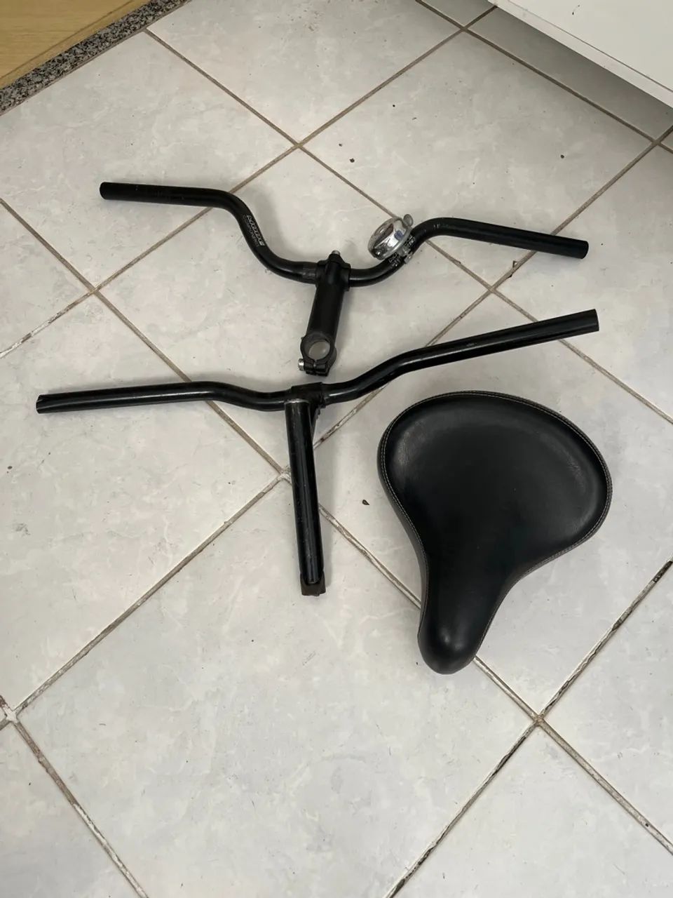 Selim e guidão de bicicleta - Foto 2