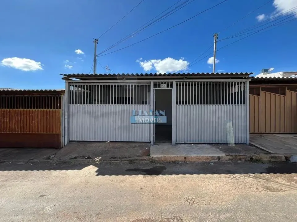 Aluga-se Casa de frente e fundos no Riacho Fundo II/DF