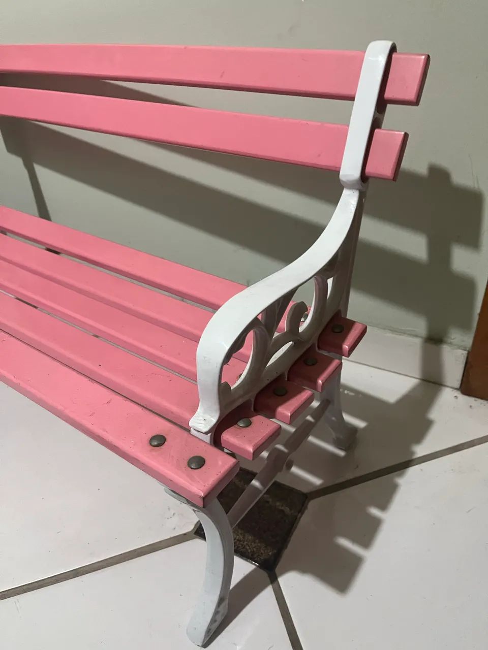Banco infantil de ferro rosa  - Foto 2