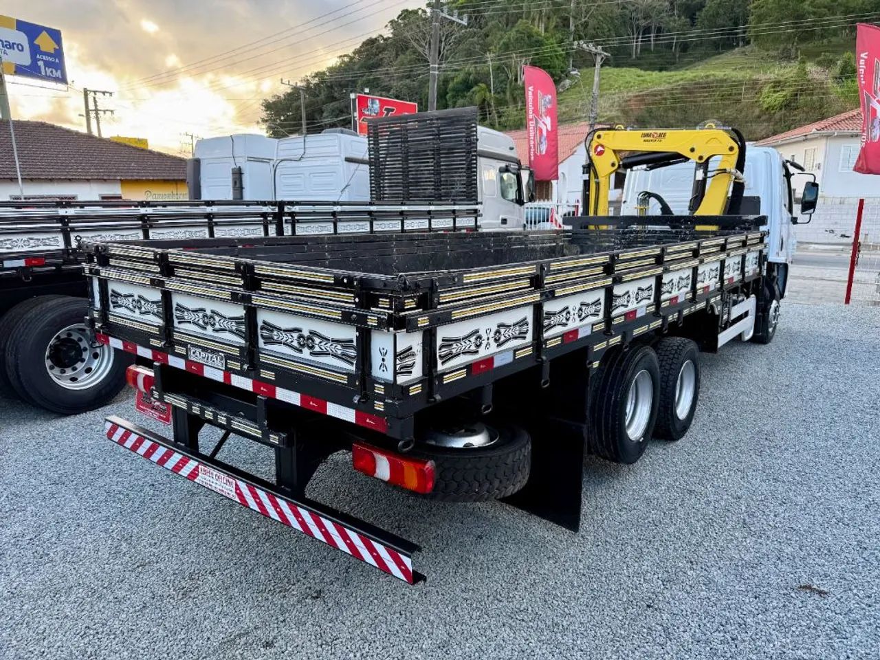 Accelo 1316 Munck 7.500 Com Carroceria  - Foto 7