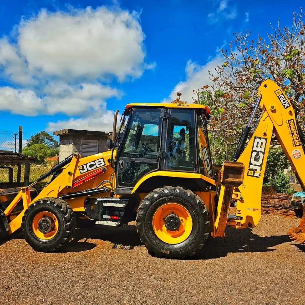 Compre sua retro escavadeira parcelada 