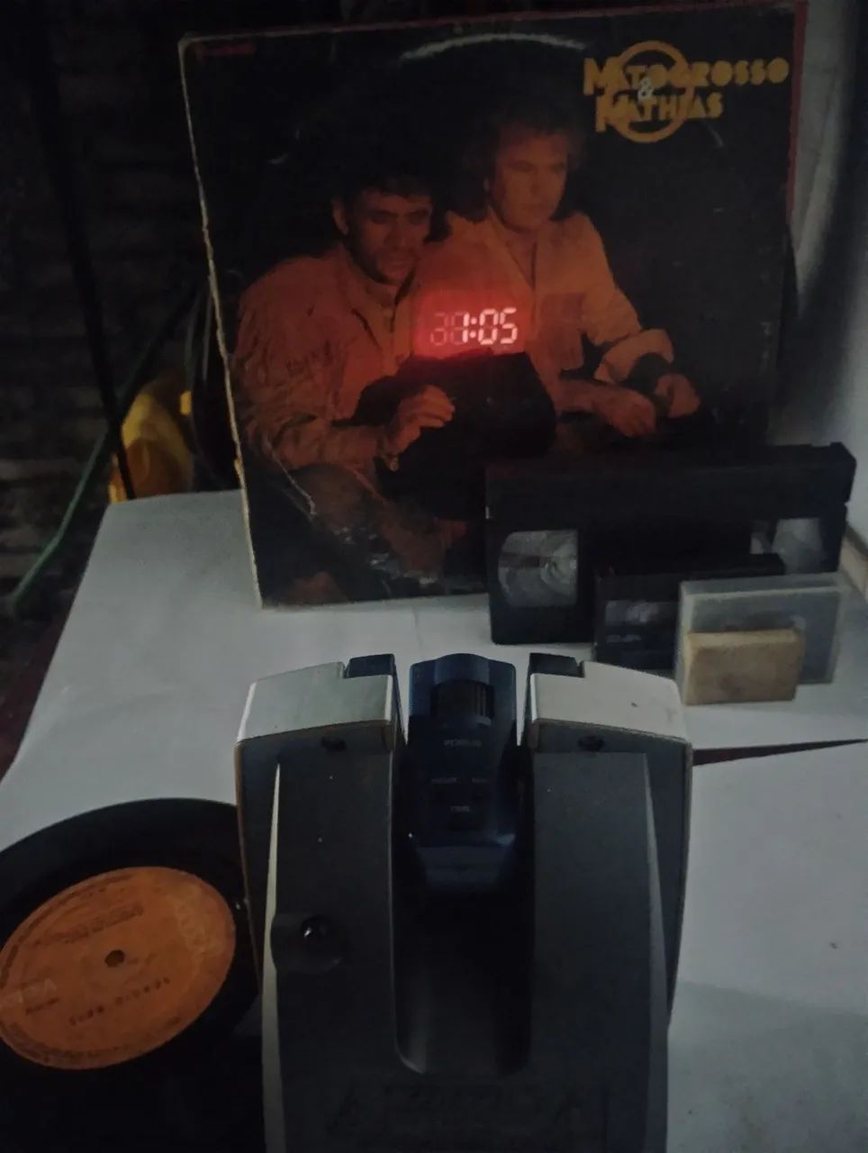 Rádio relógio com projetor 