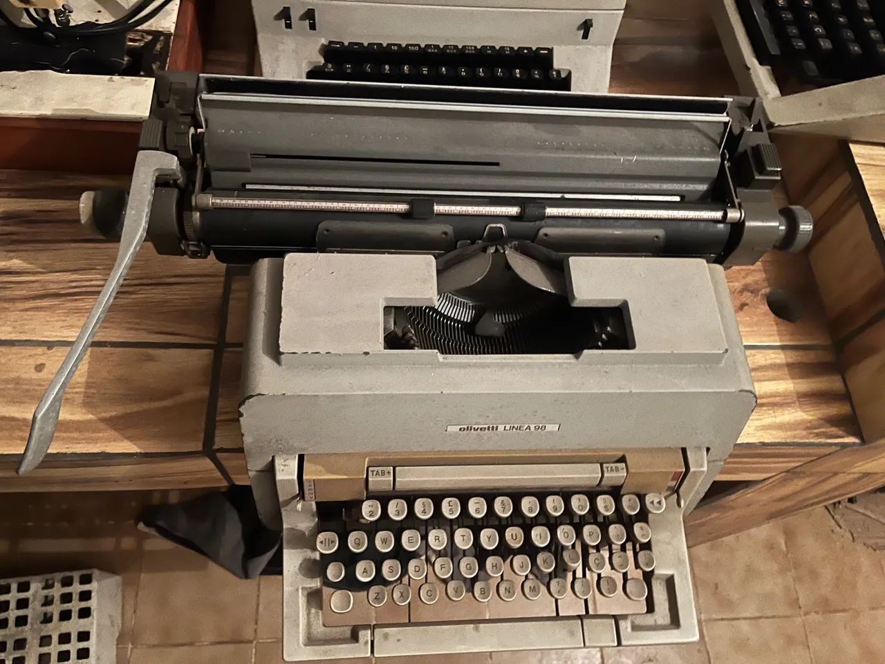 Máquina de Escrever Olivetti Linea 98