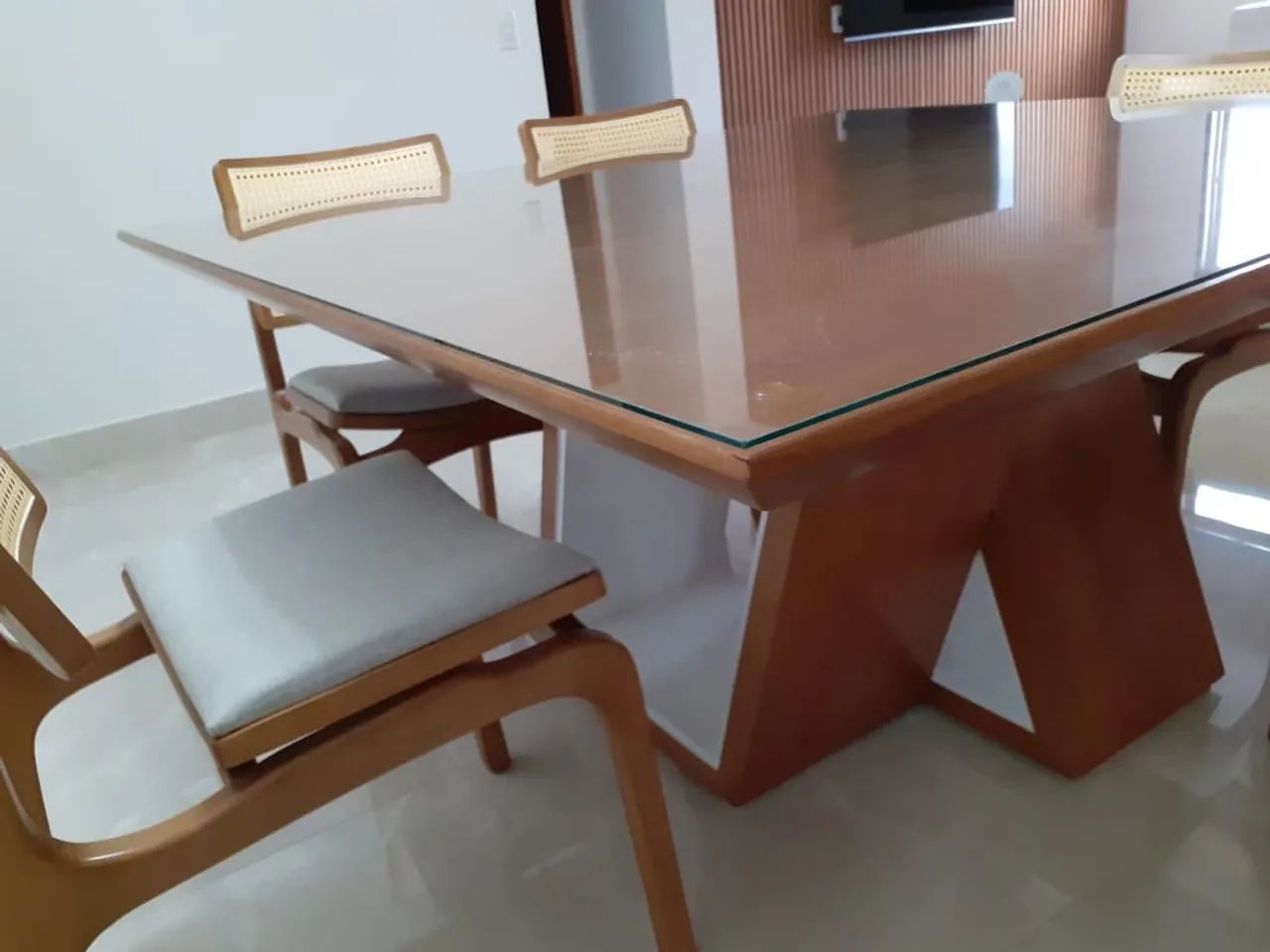 Mesa de Jantar Elegante com Tampo laca e madeira  - Foto 2