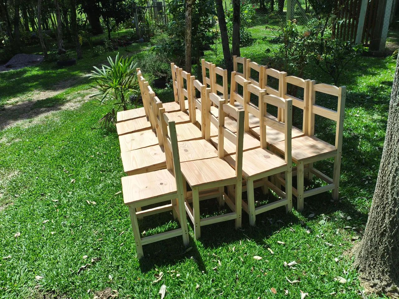 Cadeiras de madeira novas - Foto 4