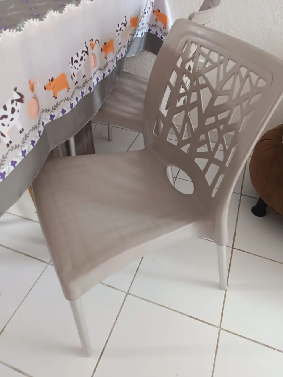 Dining table with 4 chairs64341728579329123