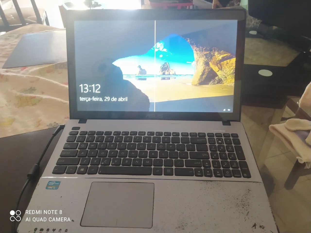 Notebook Asus com tela de 15.6 polegadas