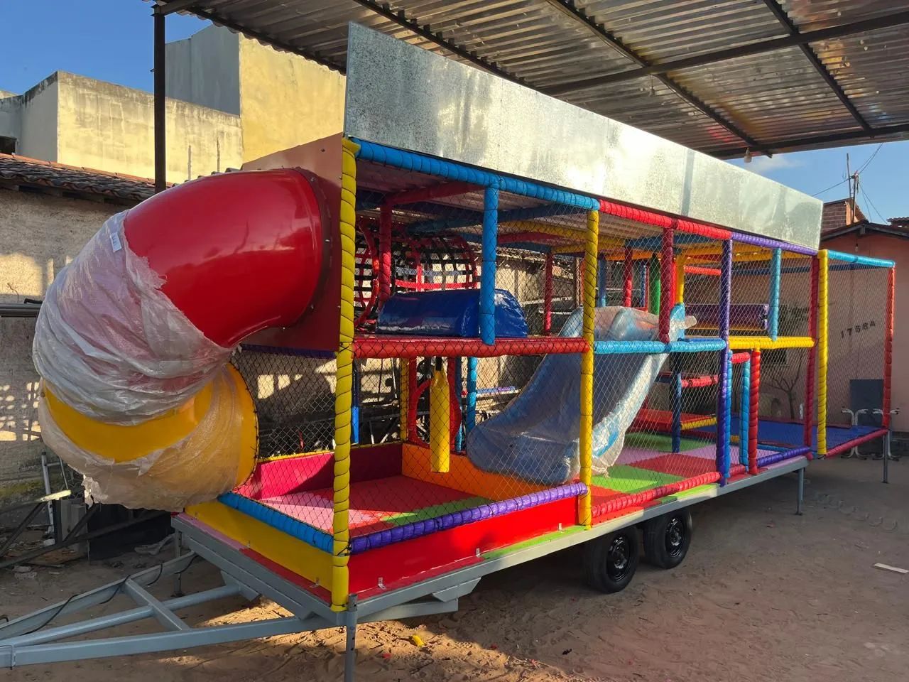 Kid play sobre reboque  - Foto 3