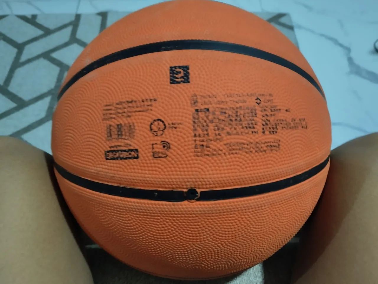 Bola de Basquete Tarmak Resist 100 Tamanho 7 - Foto 2