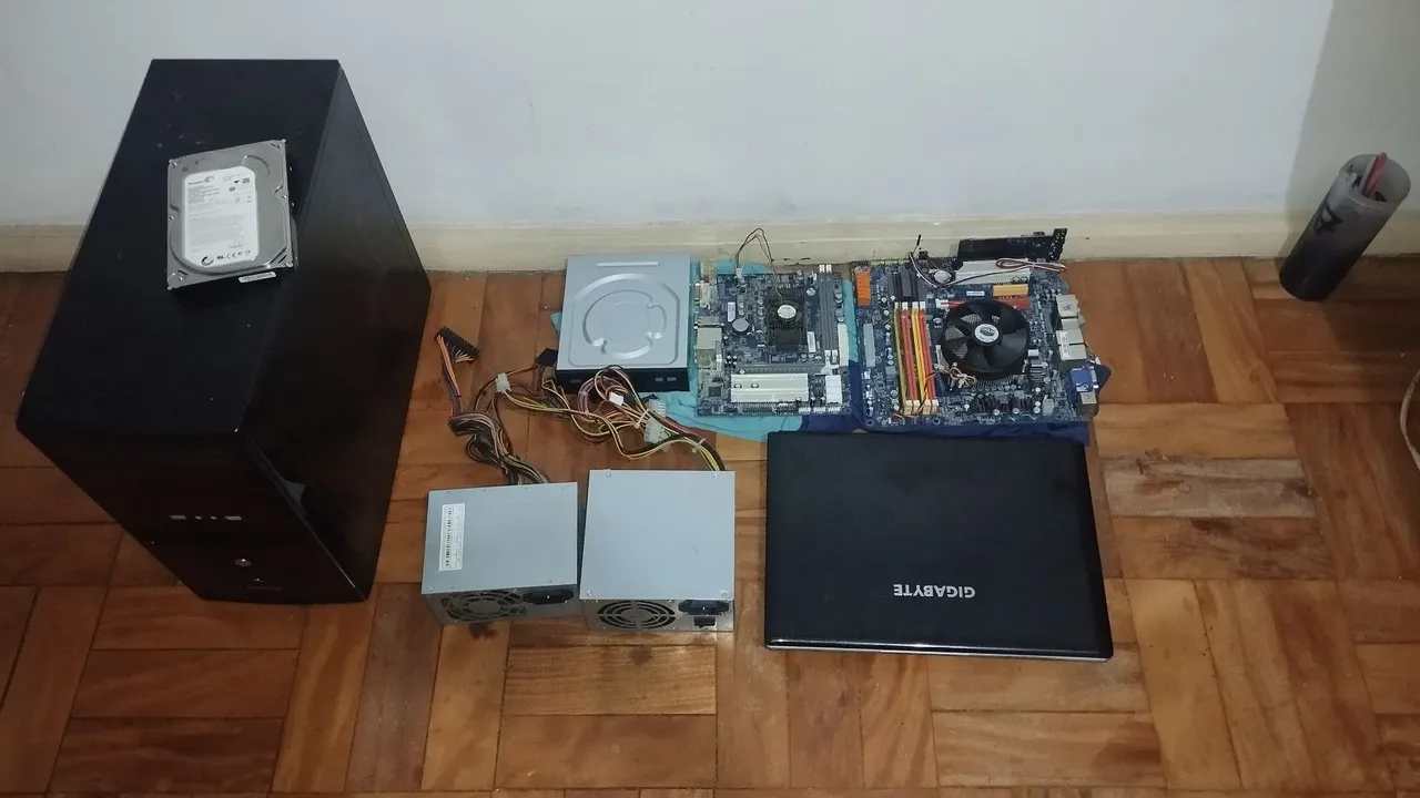 Peças de PC: Gabinete, Placa-Mãe, HD, Fonte e Notebook