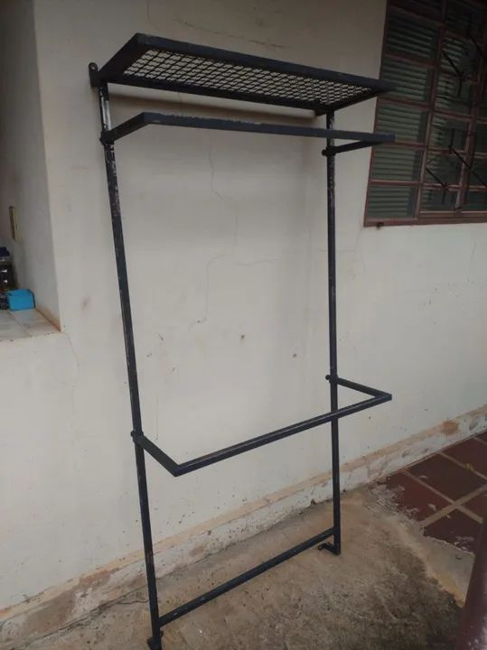 Araras de parede ideal para lojas e comércios (06 araras cada uma 120,00) - Foto 3