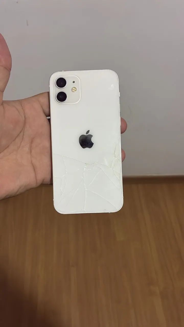 Vendo iPhone 12 branco 64G - Celulares e Smartphones - Bela Marina