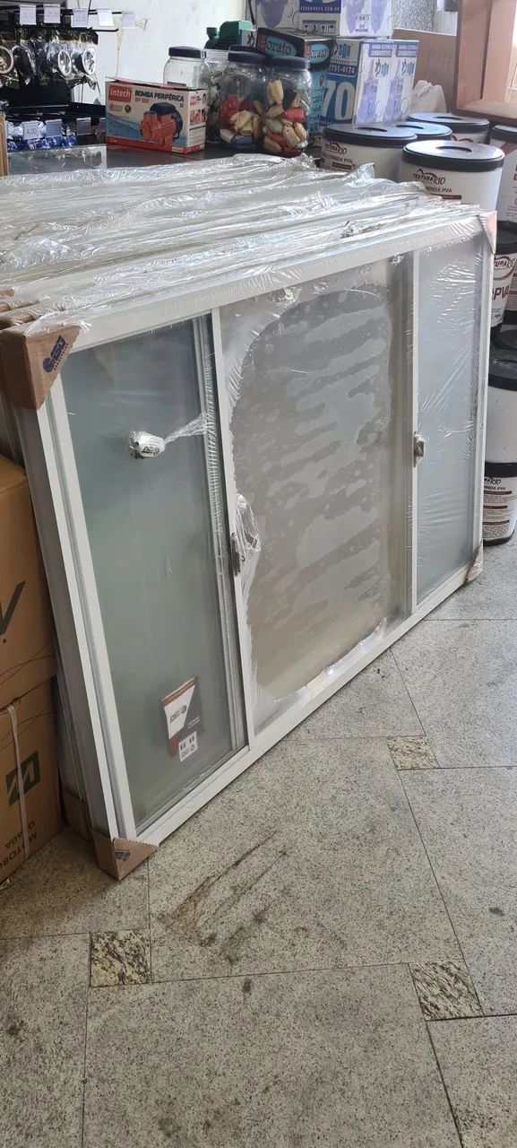 Janela de Alumínio branca 1 x 150 de 4 folhas 