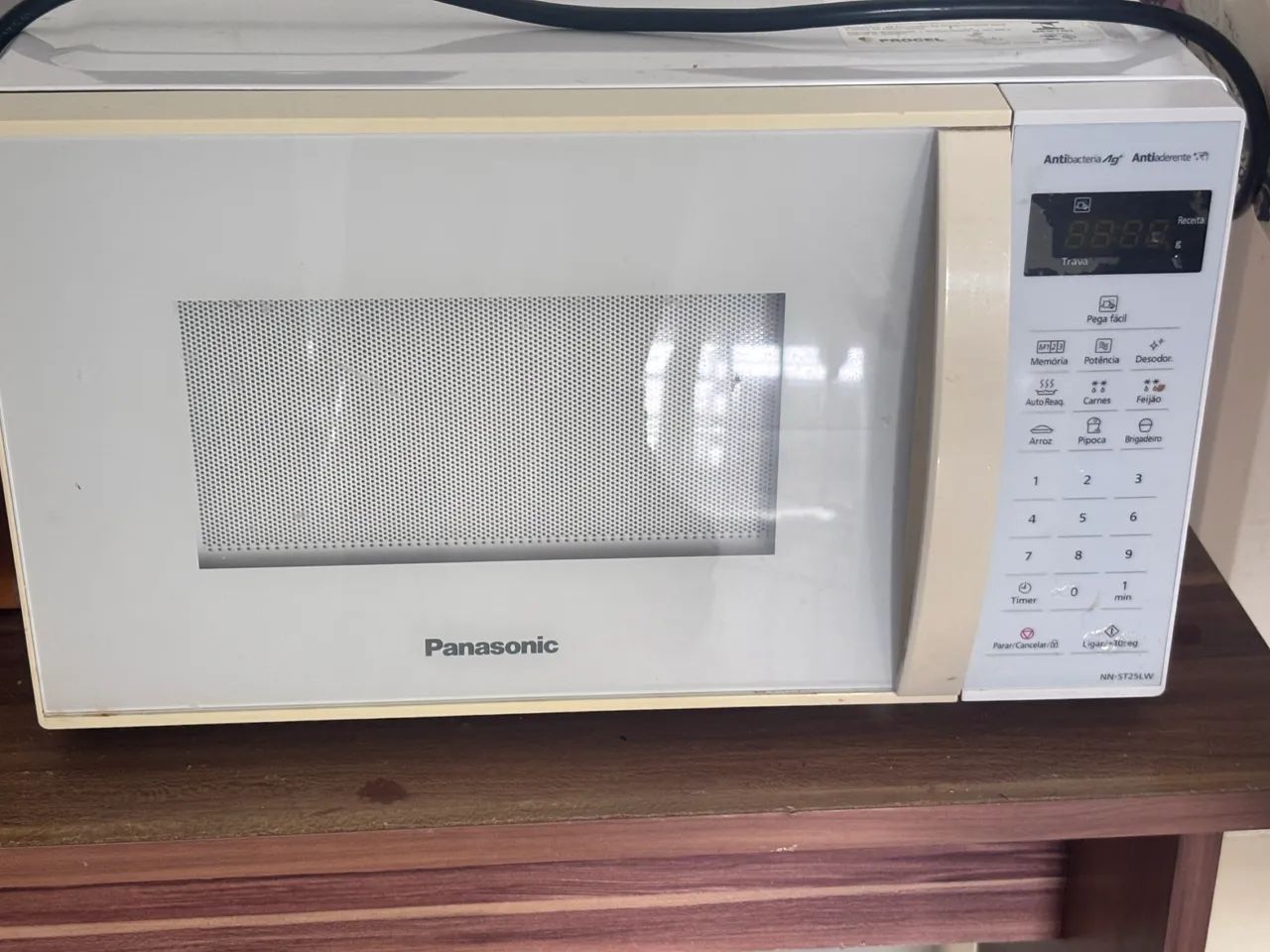 Cama usada e ar condicionado com defeito 64962184939522122