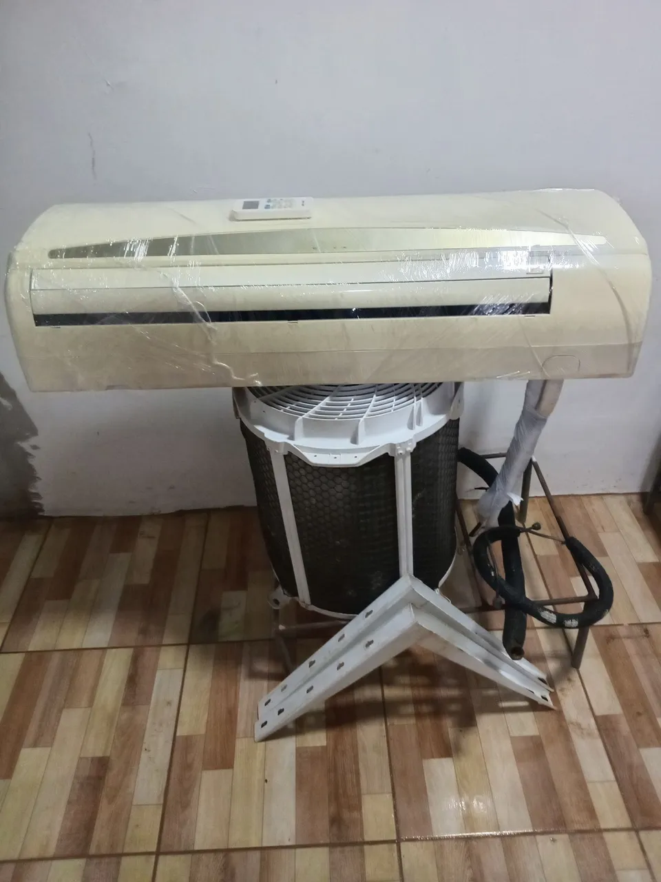 CENTRAL DE AR SPRINGER 18 MIL BTUS HIGENIZADO, GARANTIA ENTREGO INSTALADO R$1.200