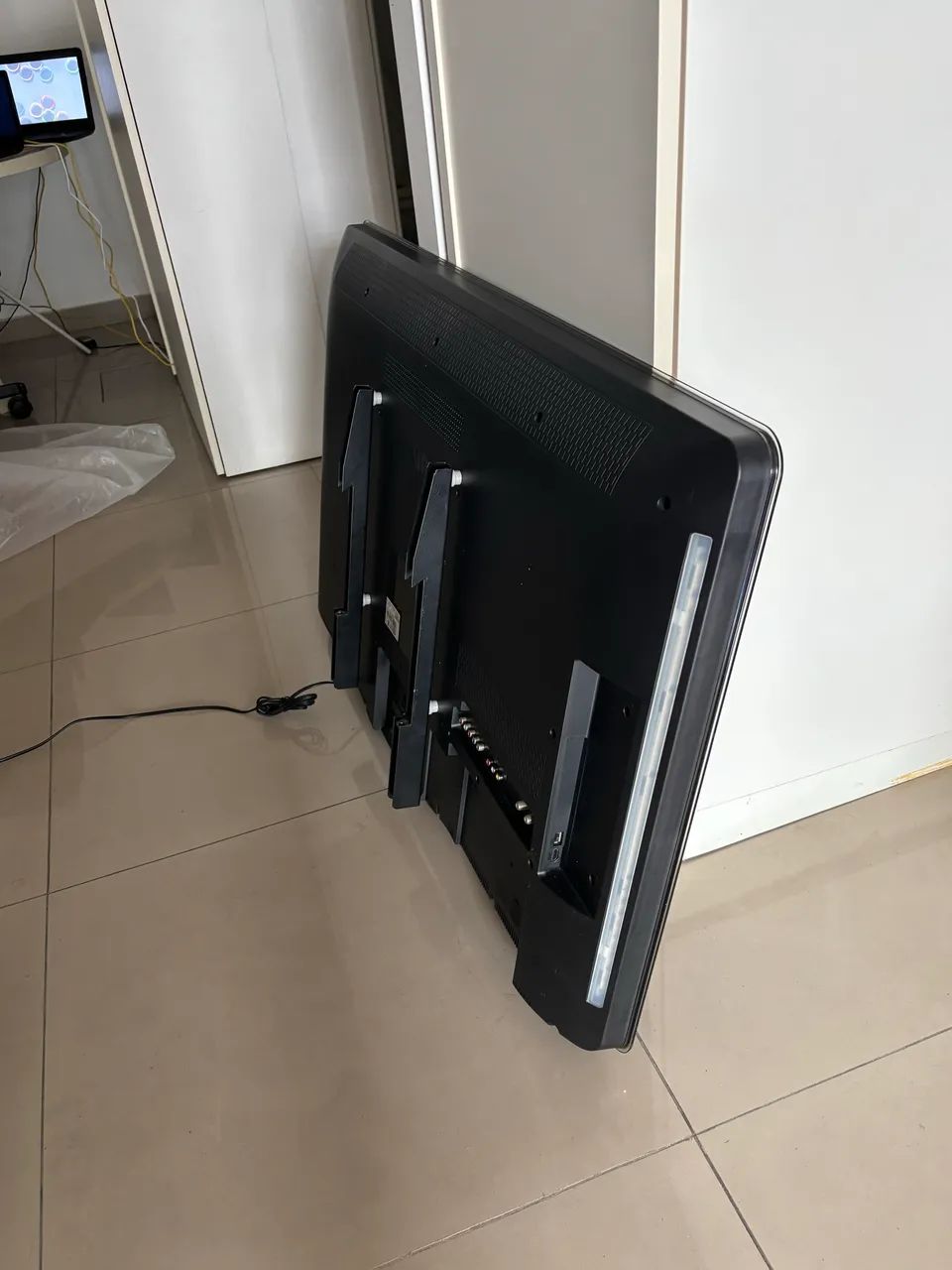 Tv Philips 46 polegadas em estado de nova - Foto 5