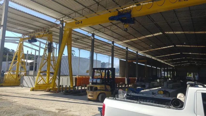 Pontes Rolantes Pórticos e Talhas Elétricas 