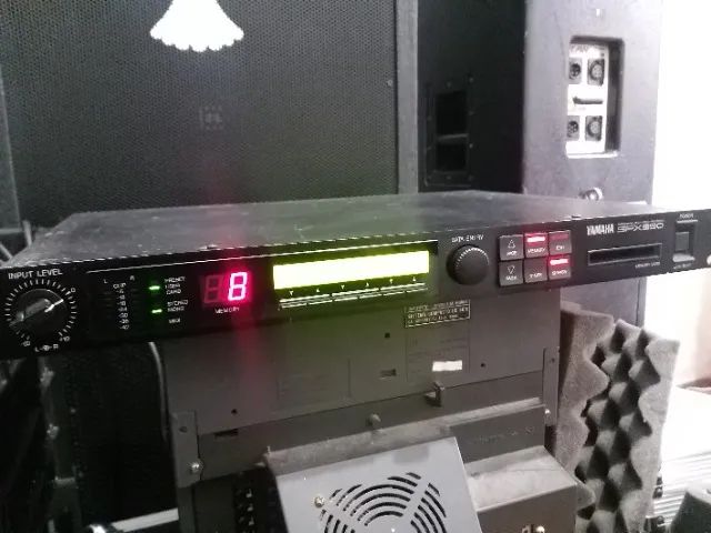 Processador de efeitos Yamaha SPX990