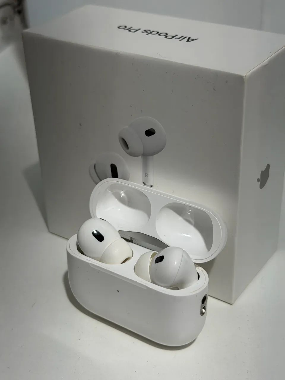 Vendo Air pods pro 2ª GERAÇÃO com caixa e cabo